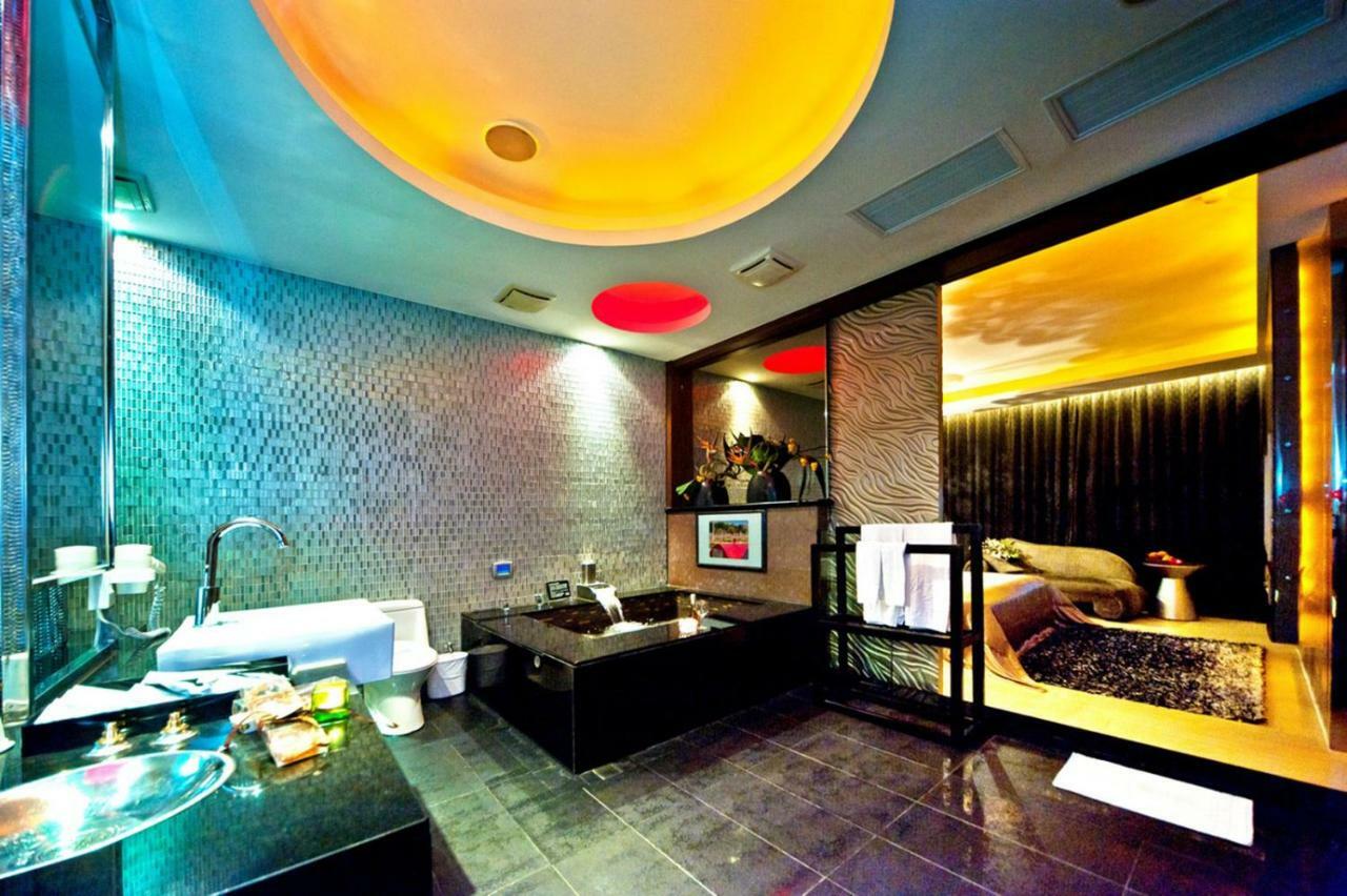 Sasha Motel Taichung Exterior foto